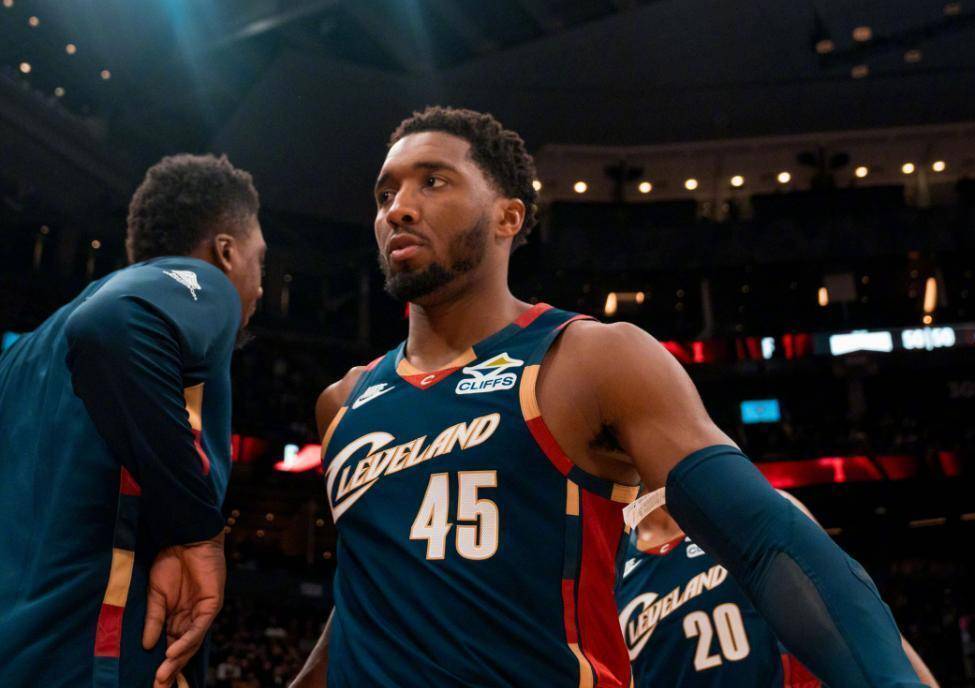 今晚克里夫兰骑士调整名单以备CBA常规赛，再遭质疑环节打磨，管理层满意，资深球员宣示担当的简单介绍