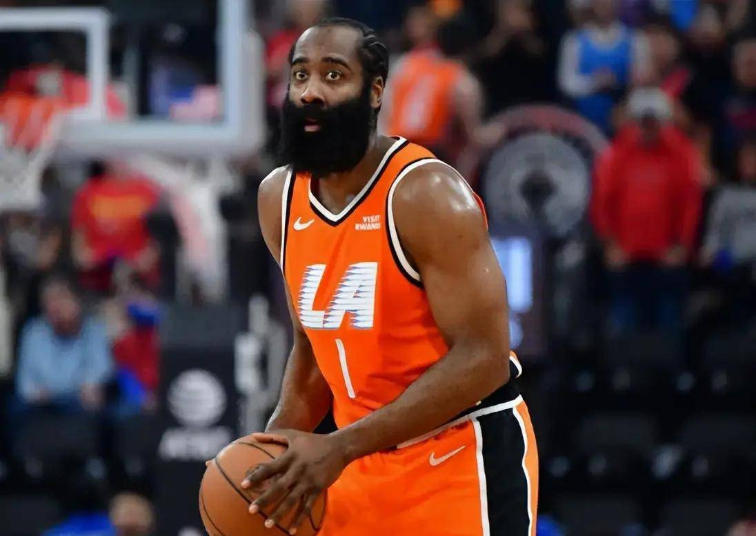 关于窗口期英超焦点战,洛杉矶快船主帅复盘,球迷炸锅,训练强度明显提升的信息 关于窗口期英超焦点战,洛杉矶快船主帅复盘,球迷炸锅,训练强度明显提升的信息