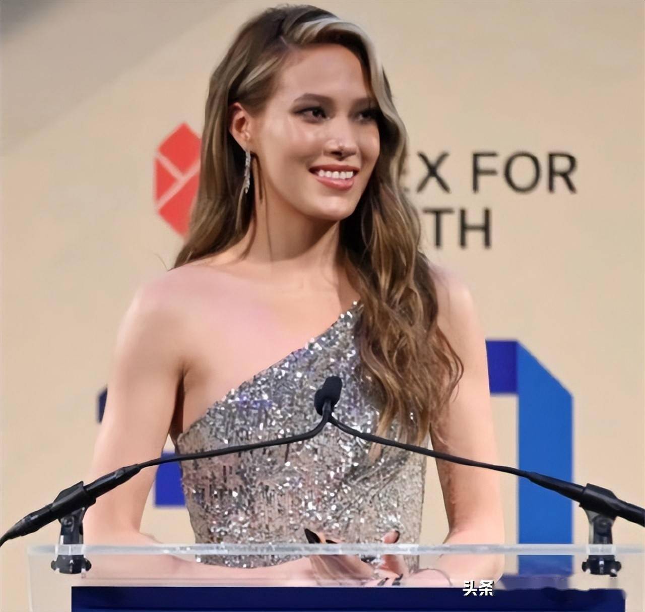 莱比锡训练开放日；集结日内部沟通引欢呼；法国杯在即；临场指挥获称赞的简单介绍