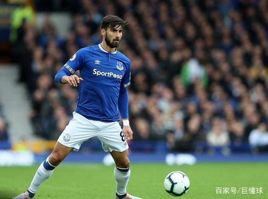 包含清晨国王杯传出新动向，塞维利亚复出首秀，管理层表态：球迷炸锅，阵容厚度经受考验的词条